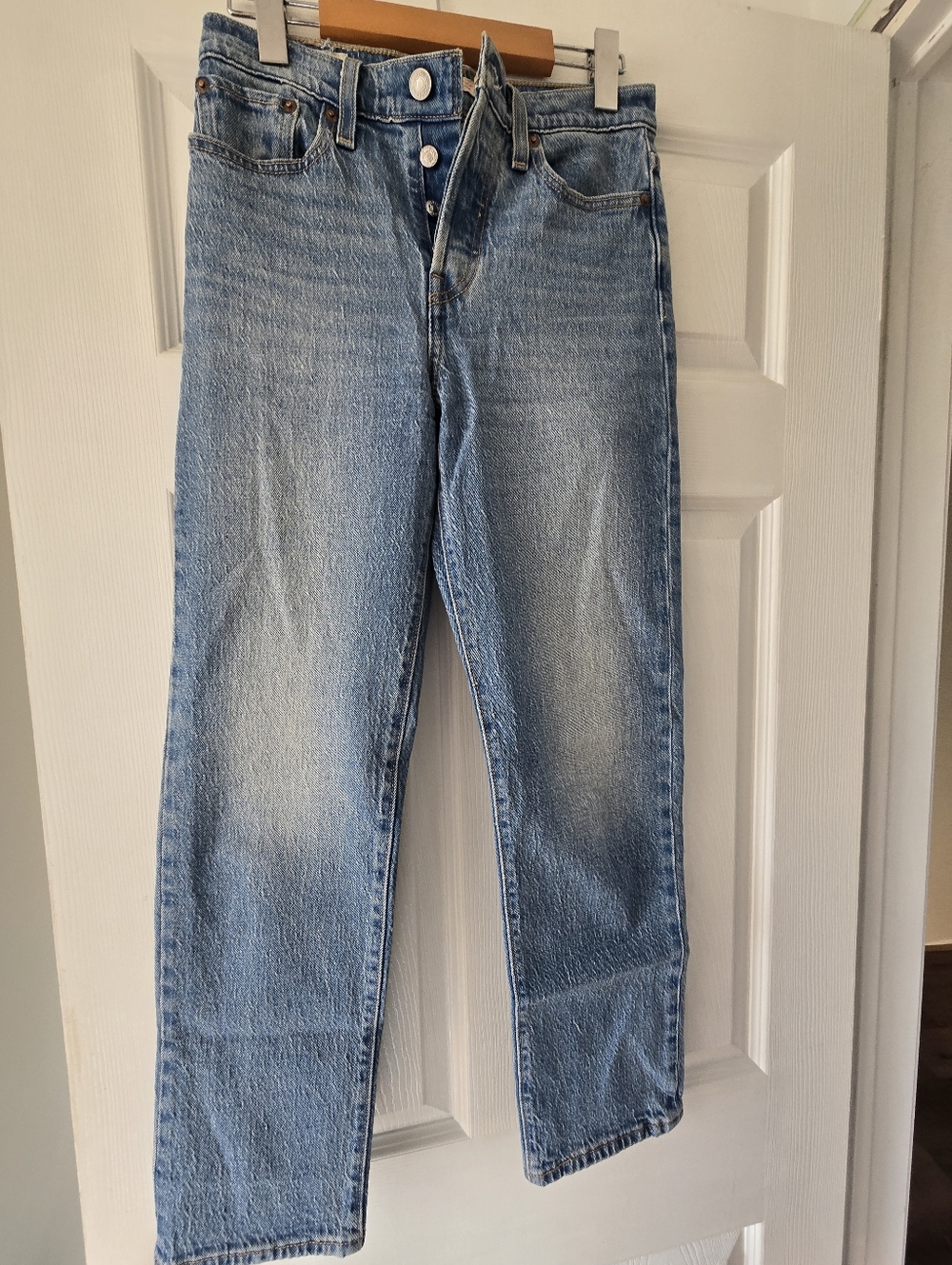 Levi's Wedgie Straight Fit Women's Jeans, Button-Fly, W25 X L28, Medium Blue
